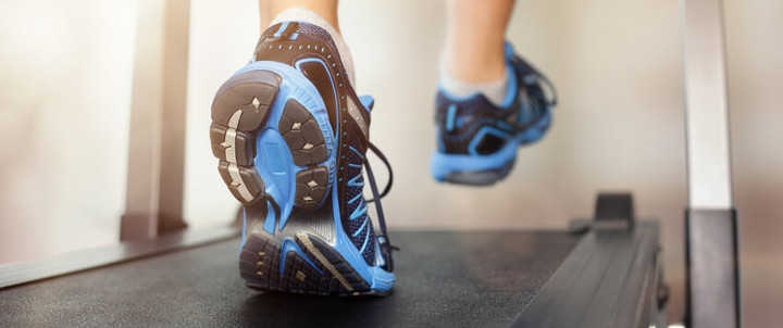 Beim Joggen ermüden die Muskeln schnell, das ist ein mögliches Symptom für Muskelerkrankungen.